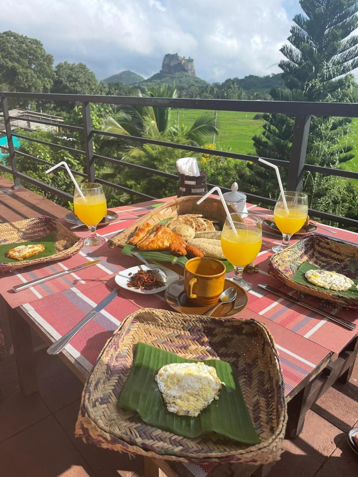 Sigiriya Water Guest & View Point Restaurant Hotel Exterior photo